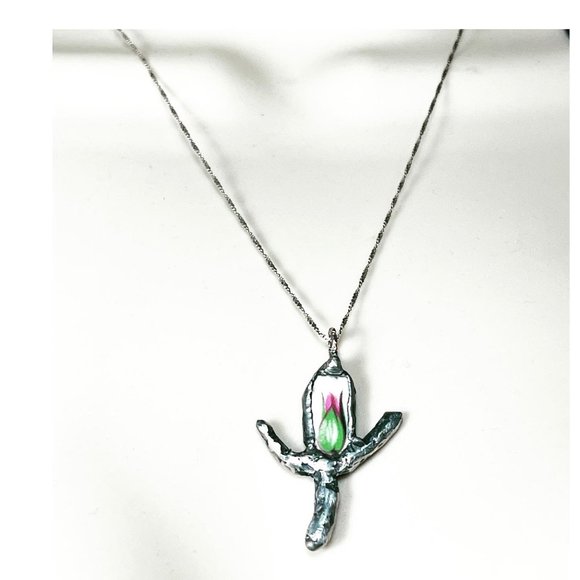 Royal Albert Old Country Roses Artisan Pendant Caged with Silver-Blend Metalwork - Picture 9 of 11